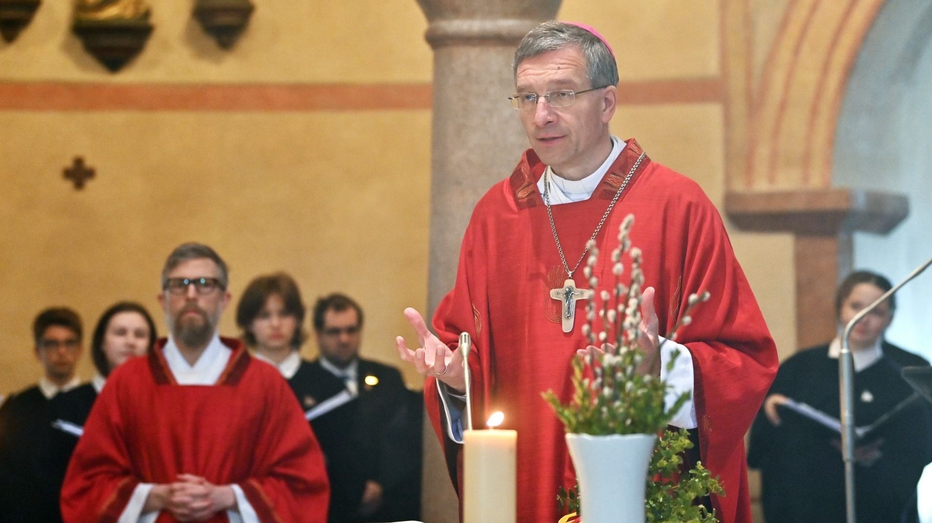 Mit dem Festgottesdienst am Palmsonntag feierte Bischof Dr. Michael Gerber in der Michaelskirche den Beginn der Heiligen Woche. Foto: Bistum Fulda / Dr. Arnulf Müller