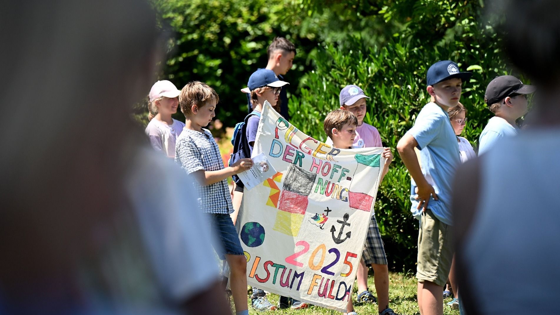 Familienpilgertag im Bistum Fulda:  Als „Pilgernde der Hoffnung“ hatten sich am Sonntag (29. Juni) mehrere hundert Menschen aus dem ganzen Bistum auf den Weg gemacht. Fotos: Bistum Fulda / Marzena Seidel