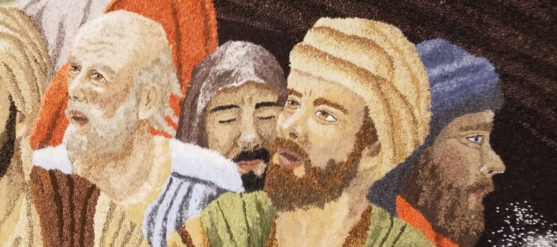 In der Alten Kirche Sargenzell ist ab 6. September der inzwischen 37. Früchteteppich zu sehen. Die Arbeiten an dem Werk haben begonnen. 